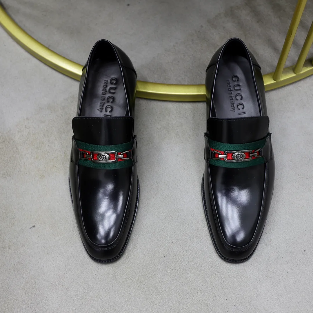 Men's shoes: 250🙅‍♂️🙅‍♂️🙅‍♂️Niuli Brand: GUCCI Size: 38-44 (45 can be customized) Level: Counter classic Material: Original soft cowhide upper Comfortable cowhide lining Original lightweight outsole Style category: Business casual footwear Driving leather shoes Color: Actual picture color